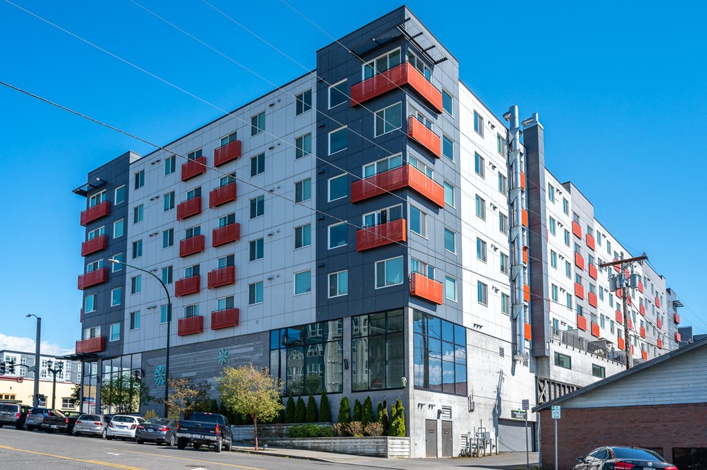 Apartments in Everett WA - The Waterline - Exterior View of The Apartment Building with Lush Landscaping