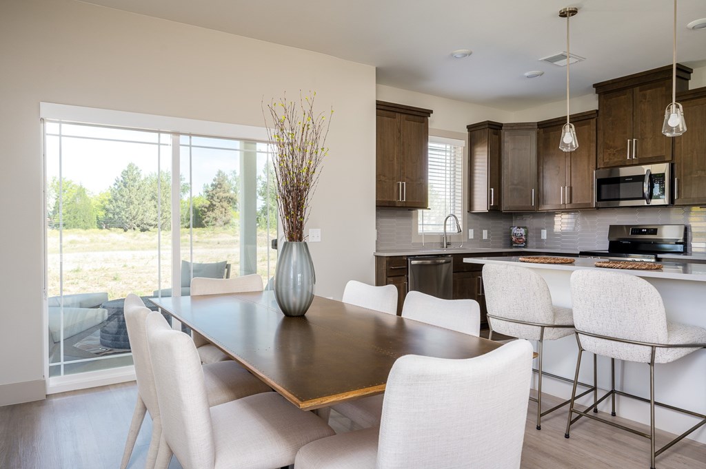 Tidewater Townhomes | Dining Room & Kitchen