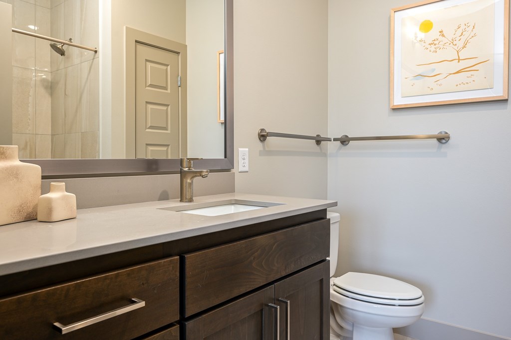 Tidewater Apartments | Bathroom