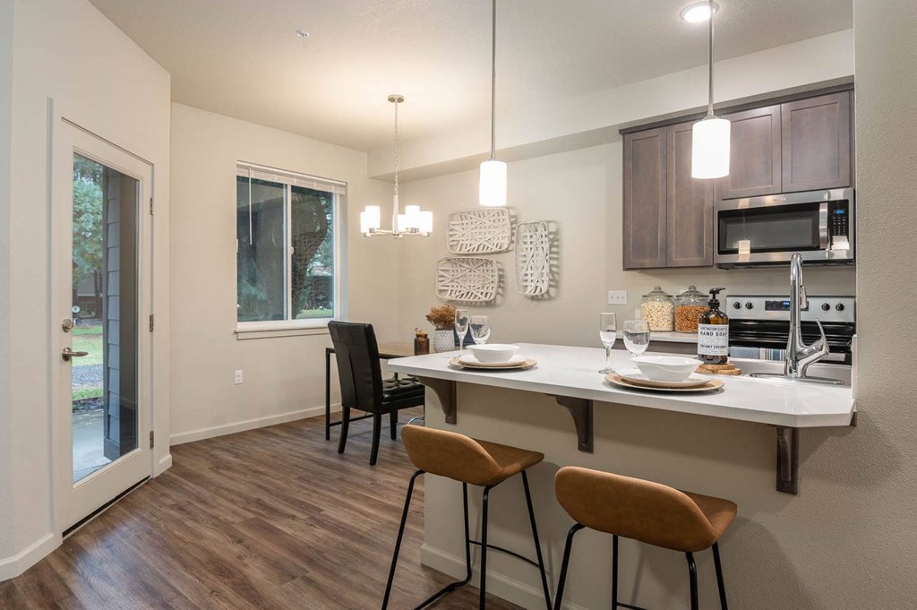 Quatama Woods | Kitchen and Dining Room