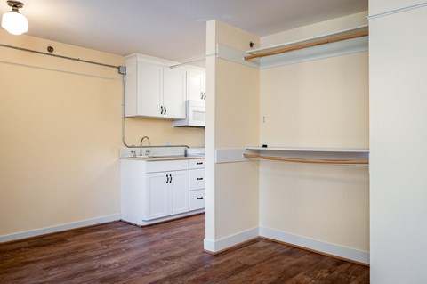 Mississippi Court | Kitchen