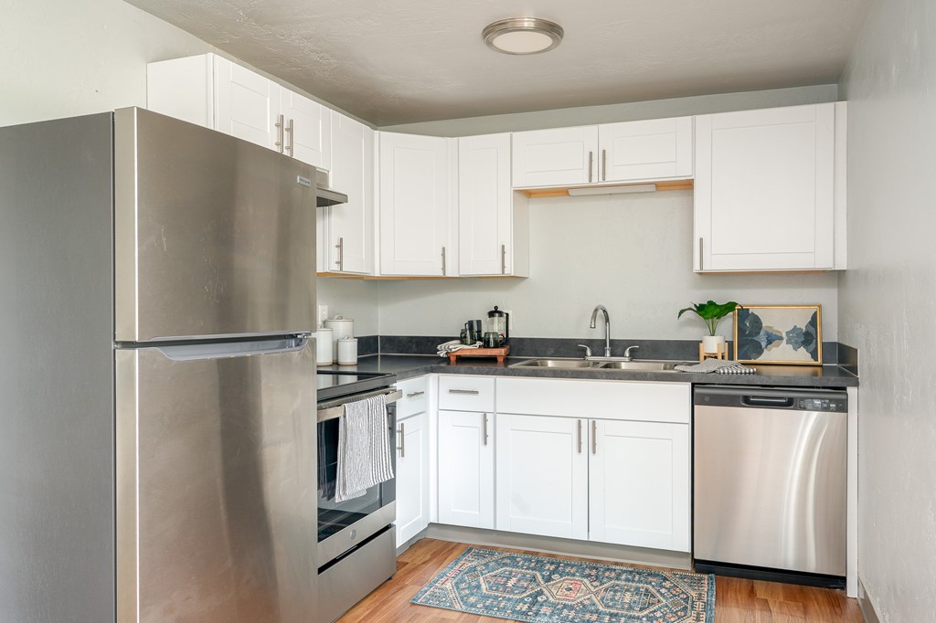 Pacific Village | Kitchen