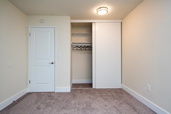 Caldera at Sunnybrook | Summit Premier Bedroom Closet - Photo Gallery 10