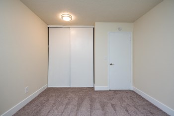 Caldera at Sunnybrook | Summit Standard Bedroom Closet - Photo Gallery 49