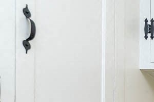Mississippi Court | Kitchen White kitchen cabinets - Photo Gallery 5
