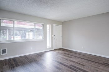 9550 SW Washington Dr 2 Beds Apartment, Portland, Oregon for Rent - Photo Gallery 3