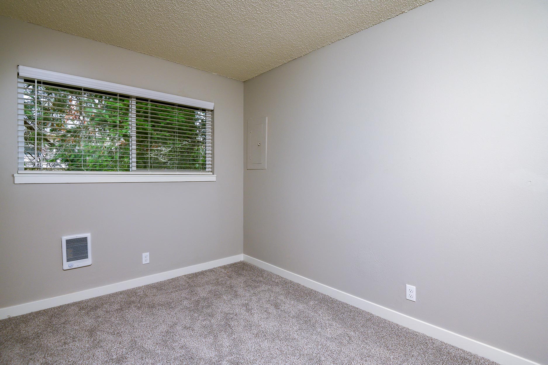 The Hideaway | Bedroom with Wall to Wall Carpet