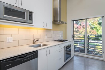 3531 NE 15th Avenue Studio-1 Bed Apartment, Portland, Oregon for Rent - Photo Gallery 2