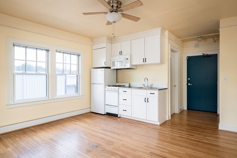 Mississippi Court | Kitchen