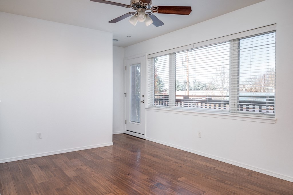 Glee| Living Room Area with Ceiling Fan