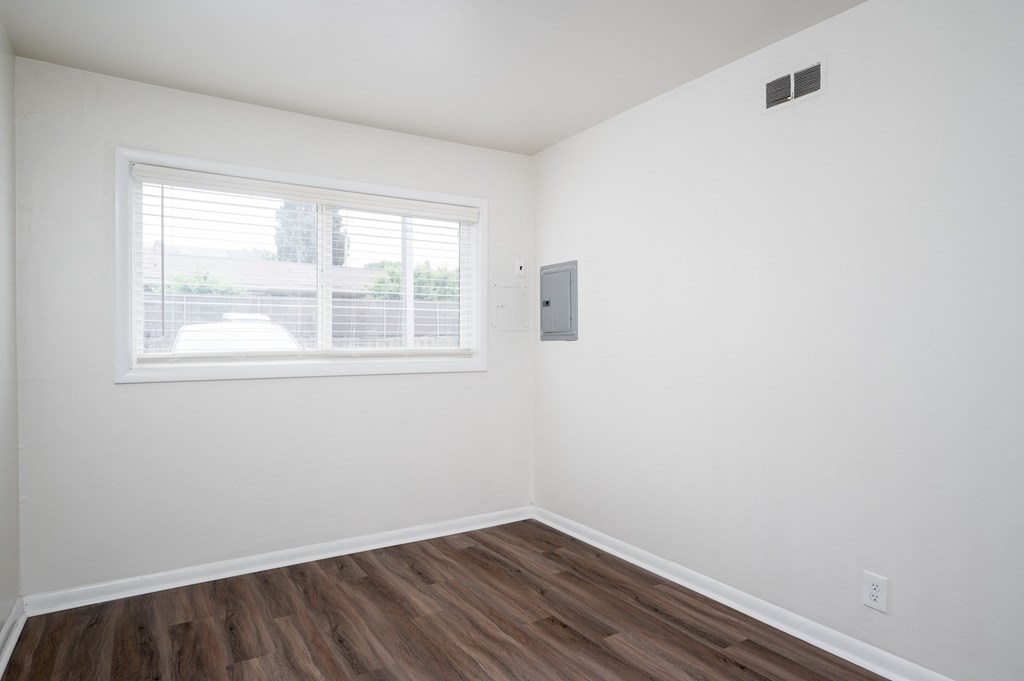 Clinton Court| Bedroom