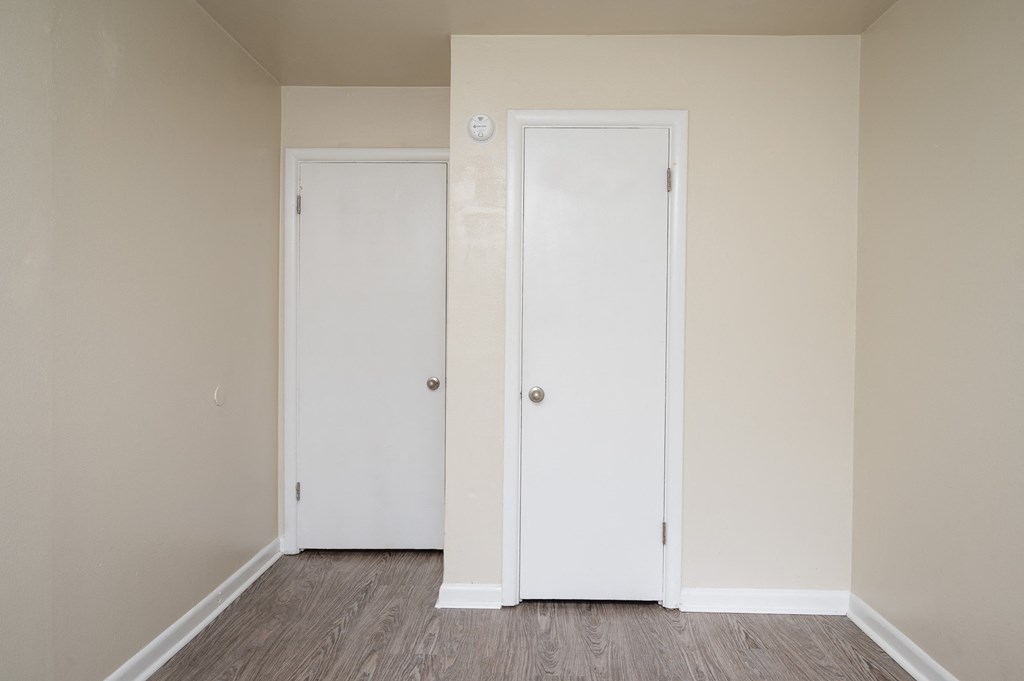 Clinton Court| Bedroom with Closet