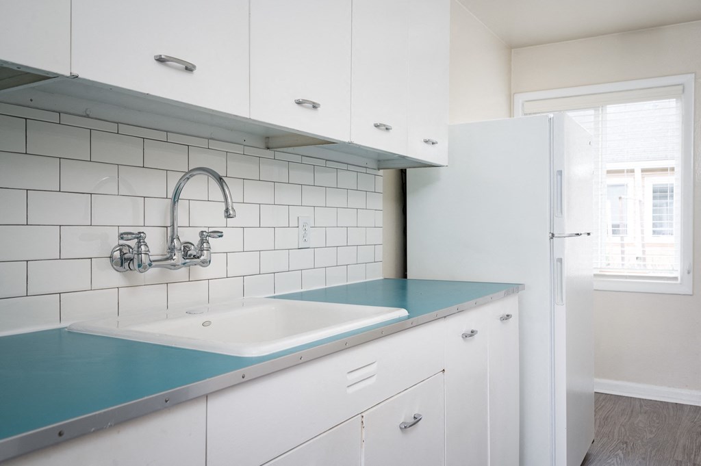 Clinton Court| Kitchen with White Appliances