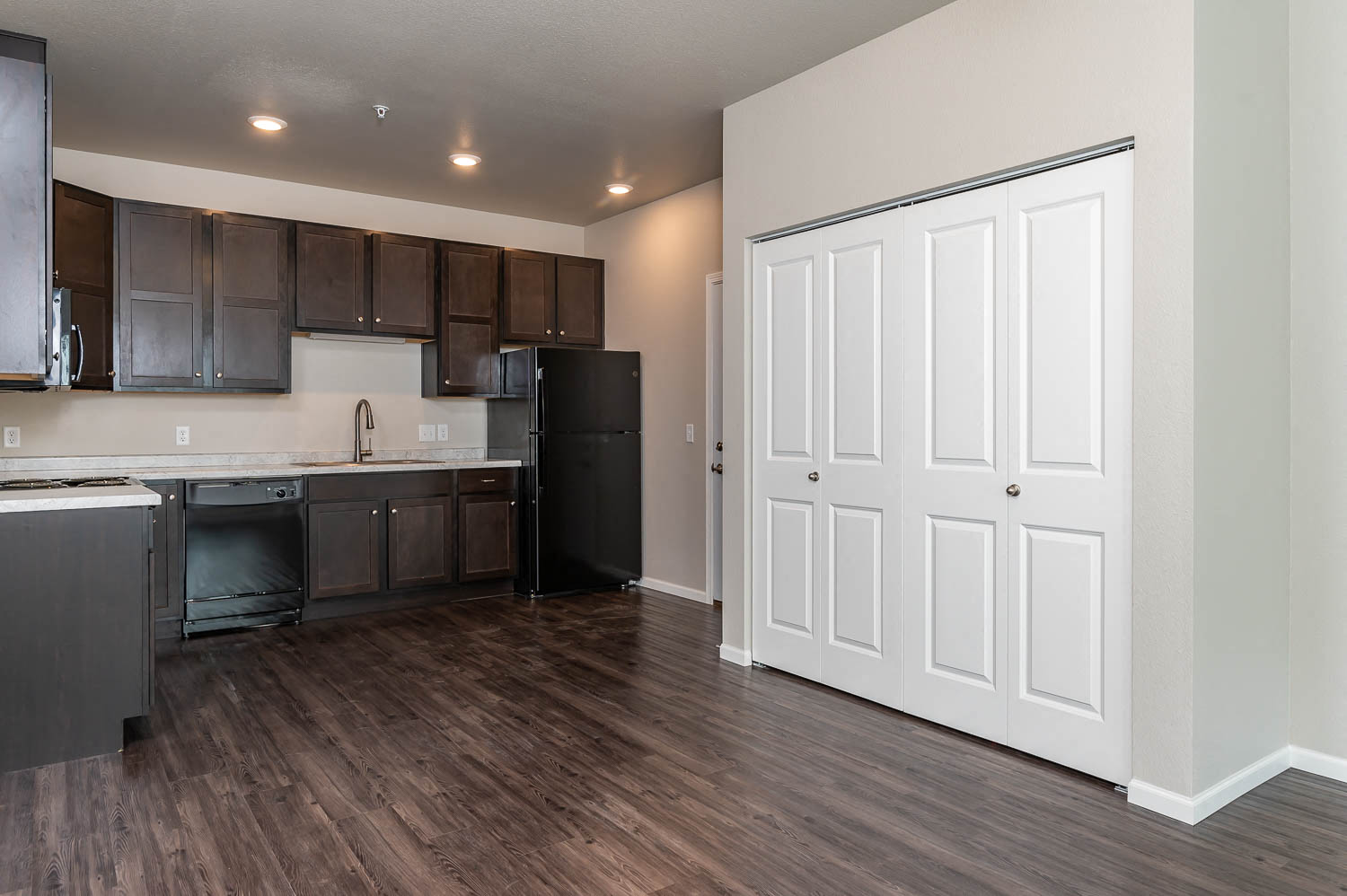 Port View Apartments | Dining Room and Kitchen