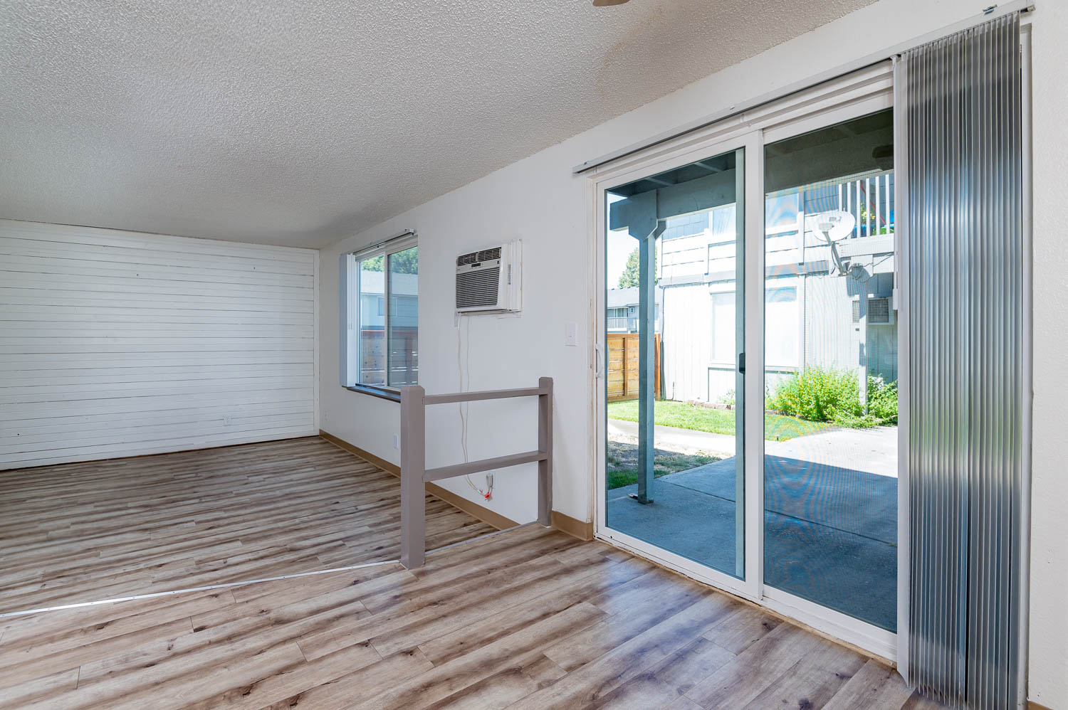 Sedona | One Bedroom Dining Room and Patio