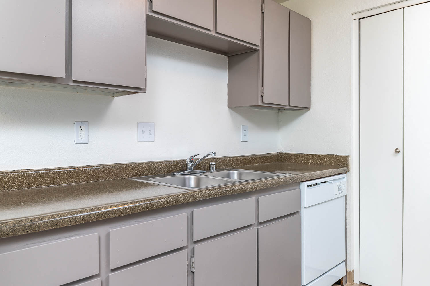 Sedona | One Bedroom Kitchen