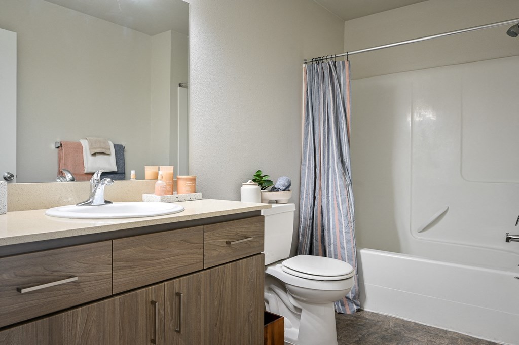 Avenue 66 | Bathroom