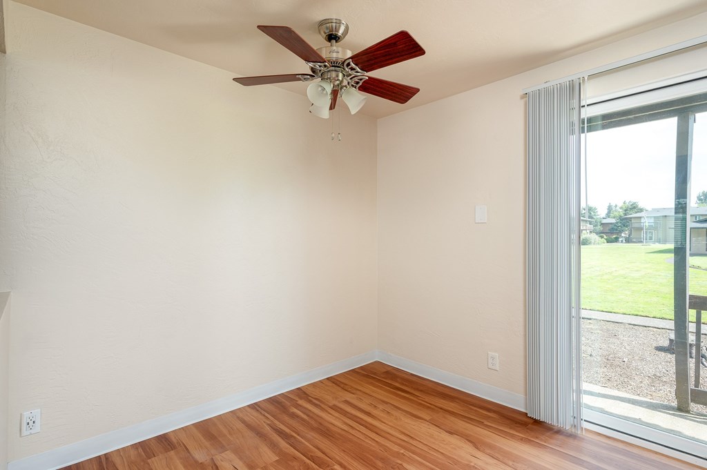 Pacific Village | Dining Room