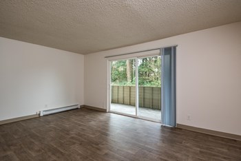 Edgewood Manor | Living Room Edgewood Manor | Living Room - Photo Gallery 2