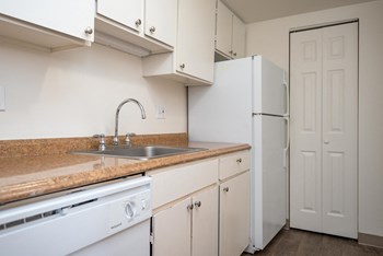 Edgewood Manor | Kitchen Edgewood Manor | Kitchen - Photo Gallery 3