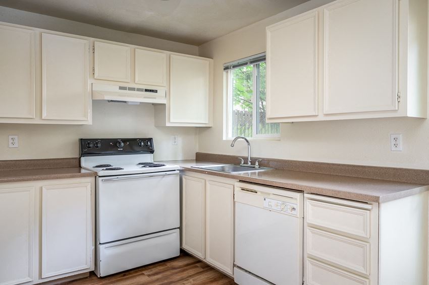 7661 SW 74th Avenue 2 Beds Apartment, Portland, Oregon for Rent - Photo Gallery 1