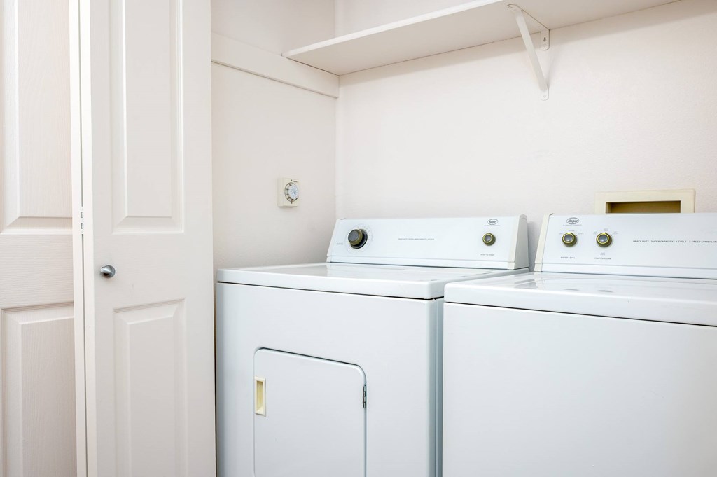 Center Pointe | Washer & Dryer