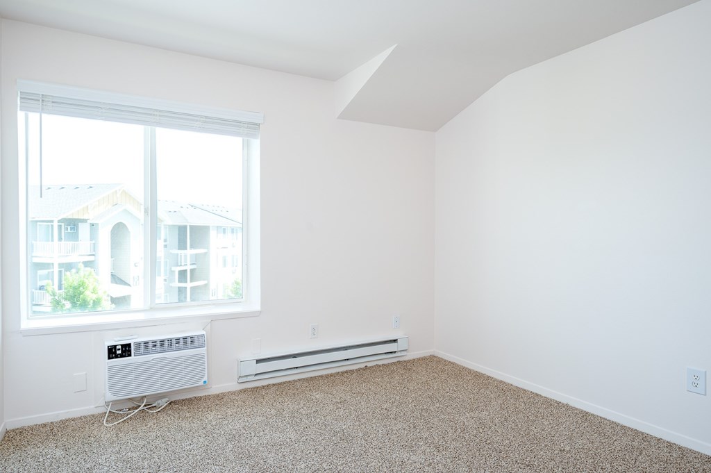 Center Pointe | Bedroom