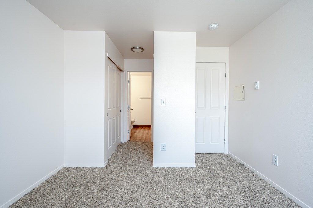 Center Pointe | Bedroom