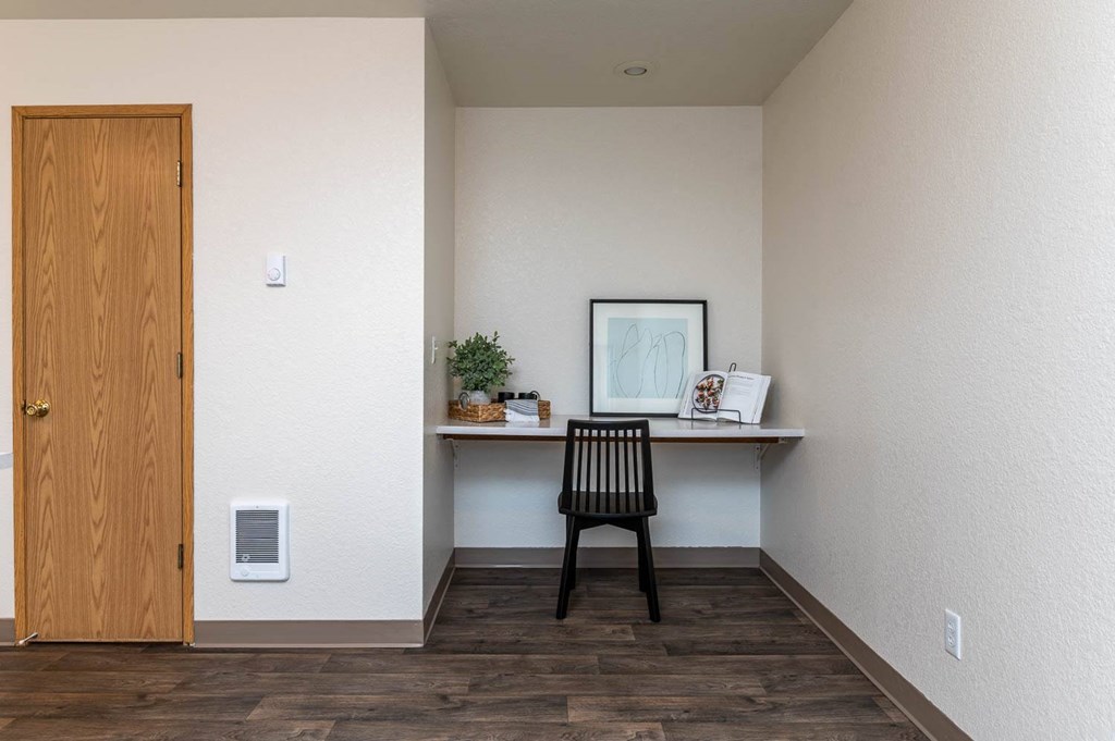 The Montavilla | Dogwood 2x1.5 Dining Room with Office Nook