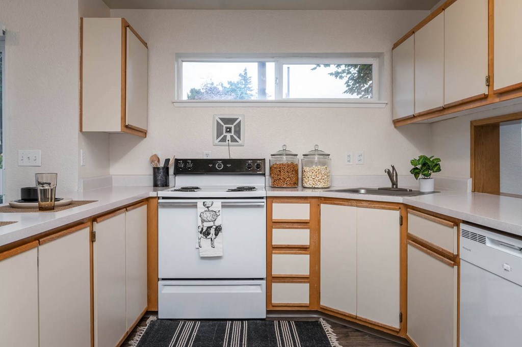The Montavilla | Dogwood 2x1.5 Kitchen with ample storage The Montavilla | Dogwood 2x1.5 Kitchen with ample storage