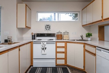 The Montavilla | Dogwood 2x1.5 Kitchen with ample storage