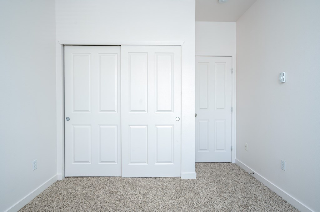 Center Pointe | Bathroom Closet