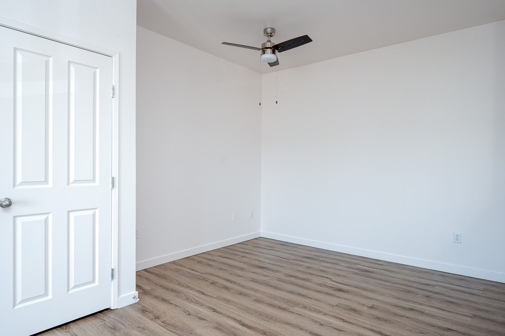 Center Pointe | Entry & Dining Room