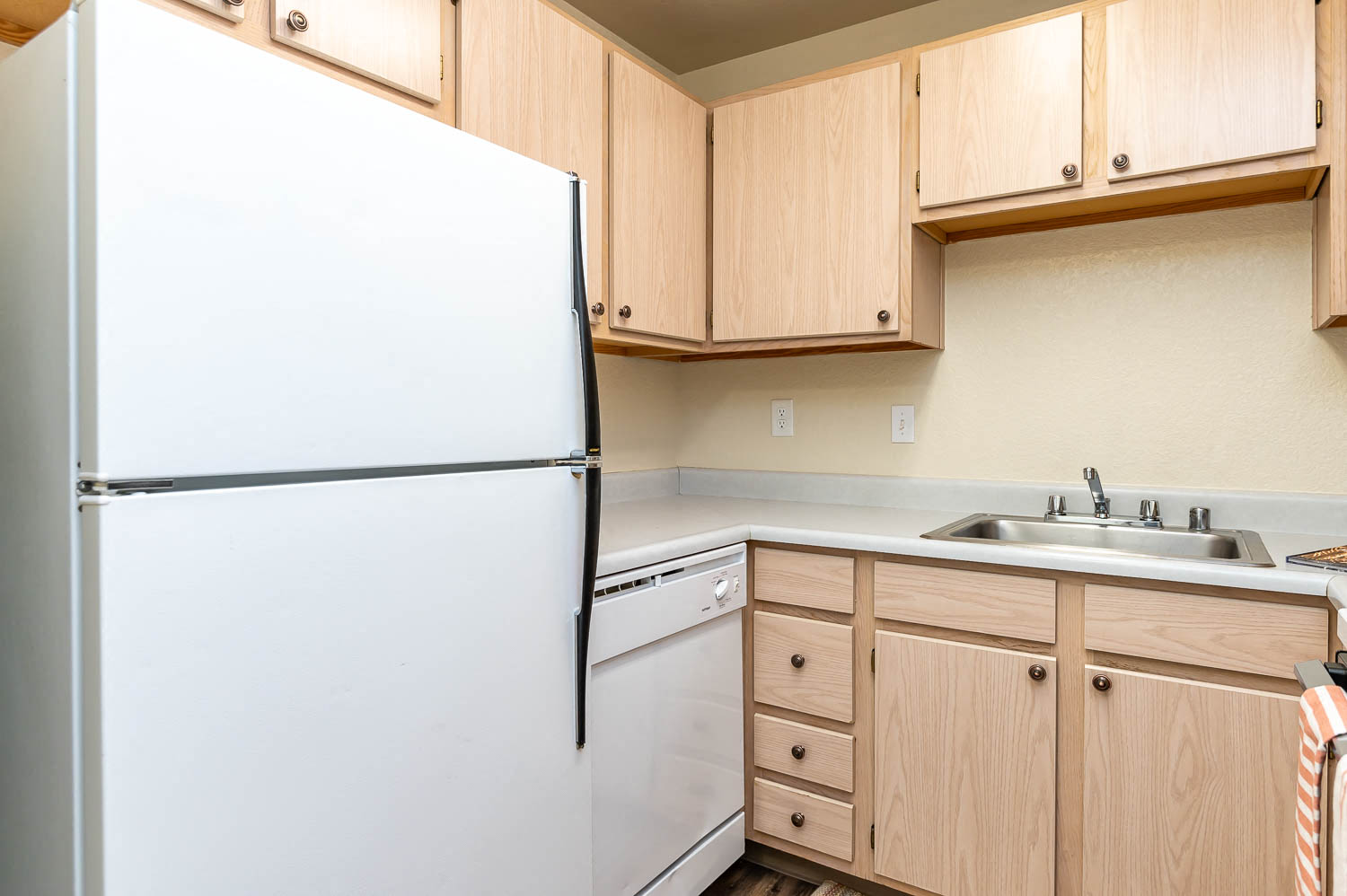 Desertbrook | One Bedroom Kitchen