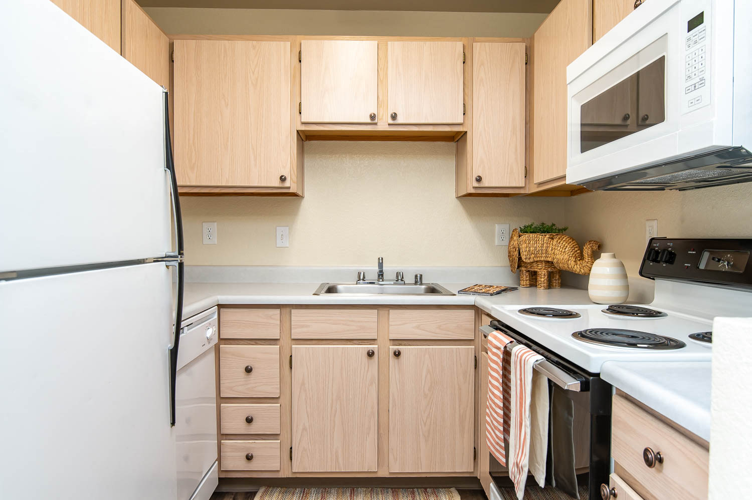 Desertbrook | One Bedroom Kitchen
