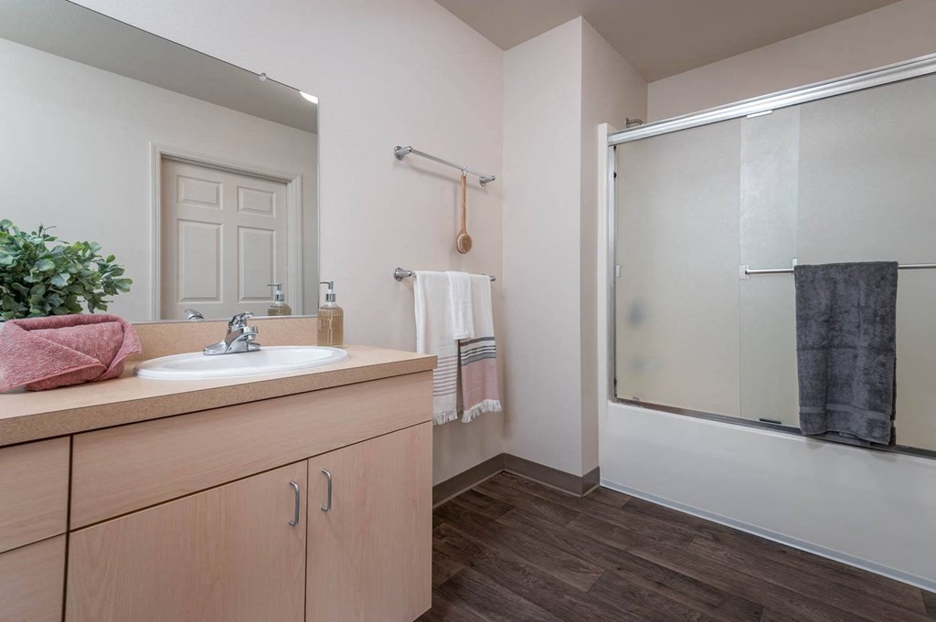 The Montavilla | Maple 2x1 Flat Bathroom