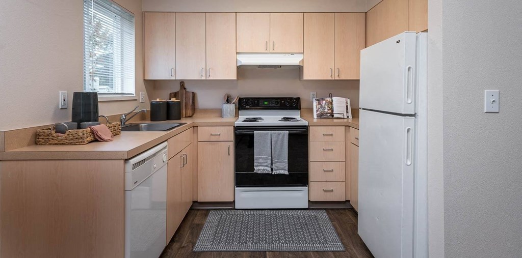 The Montavilla | Maple 2x1 Flat Kitchen