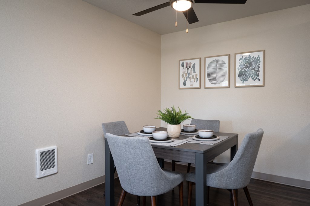 Sundial | Three Bedroom Dining Room with Ceiling Fan