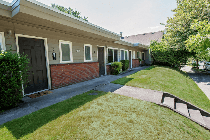 Clinton Court | Exterior