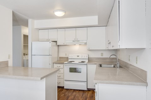 Englewood | White Kitchen