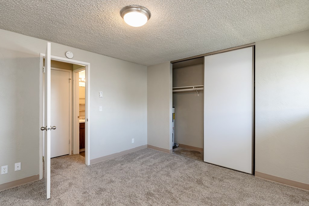 A room with a carpeted floor and a ceiling light.