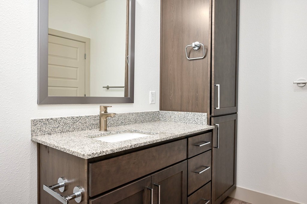 Tidewater Apartments | Bathroom