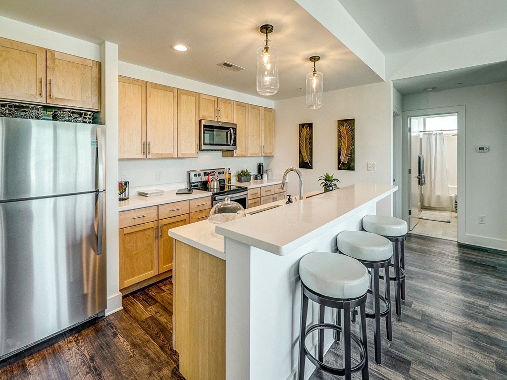 the tasting room at the reserve at johnsons landing has a long bar with