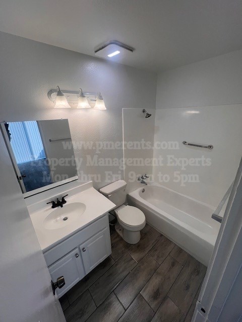 A bathroom with a sink, toilet, and bathtub.