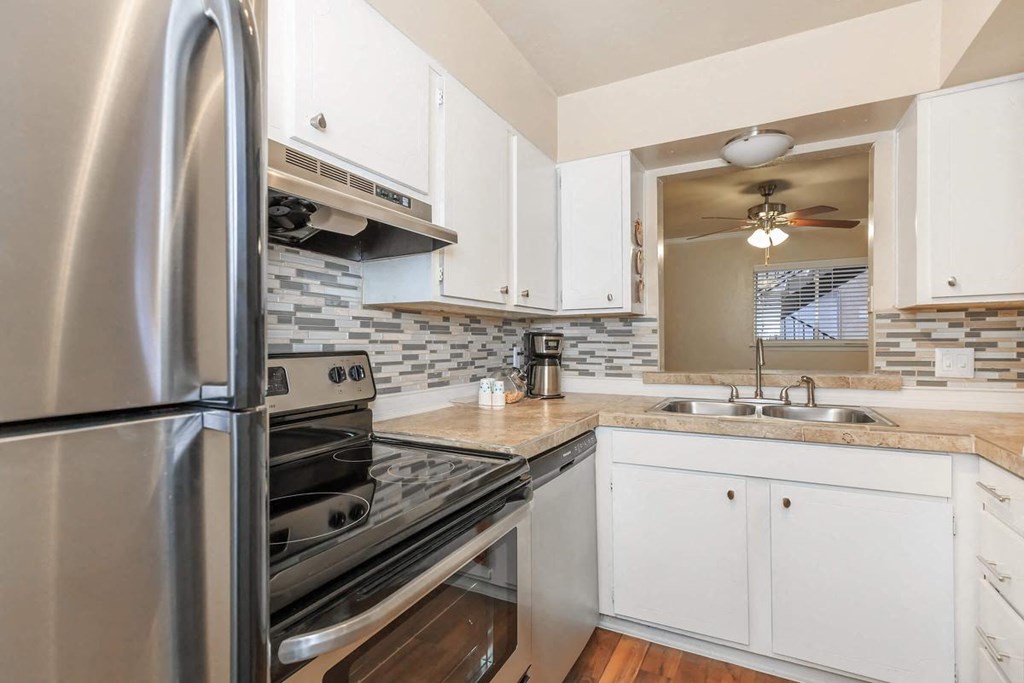 Fully Equipped Kitchen at Boston Woods Apartments, Texas