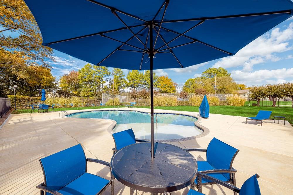 Sun Deck and Pool Seating Area at Cedar Run Apartments, Tennessee 38115