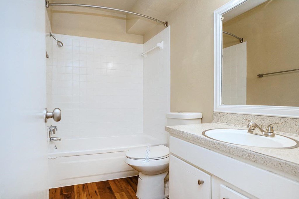Oval Tub at Boston Woods Apartments, Texas