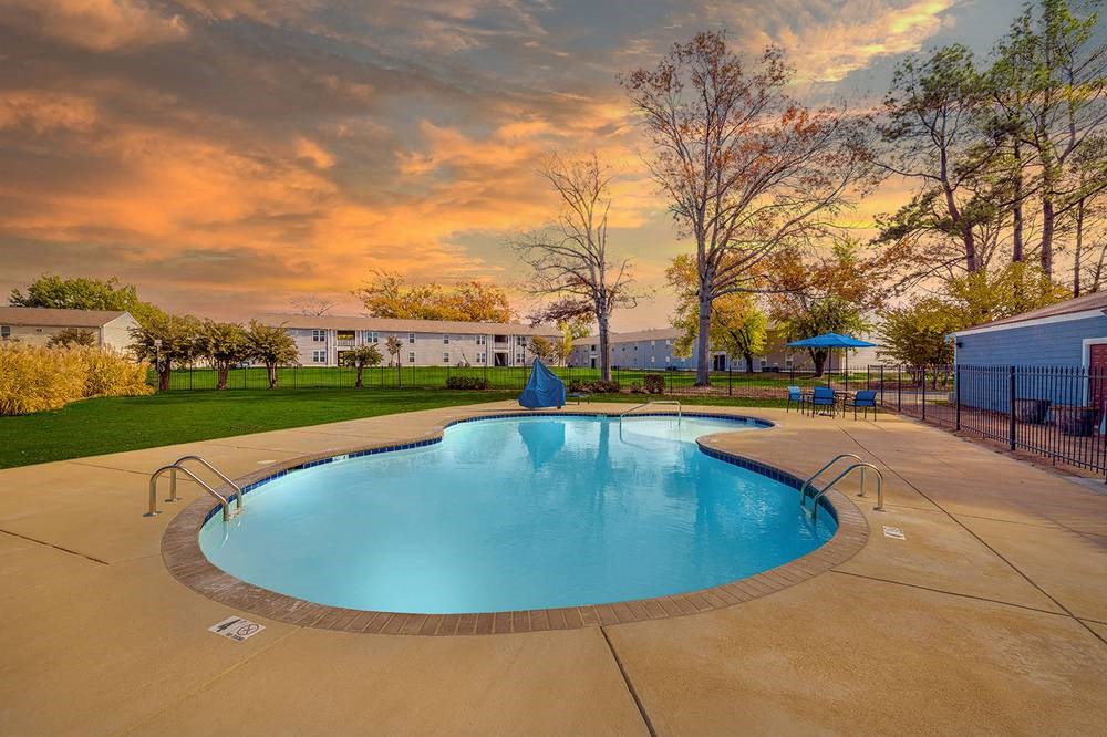 Summer nights at the pool are the best! Join us? at Cedar Run Apartments, Memphis, TN, 38115