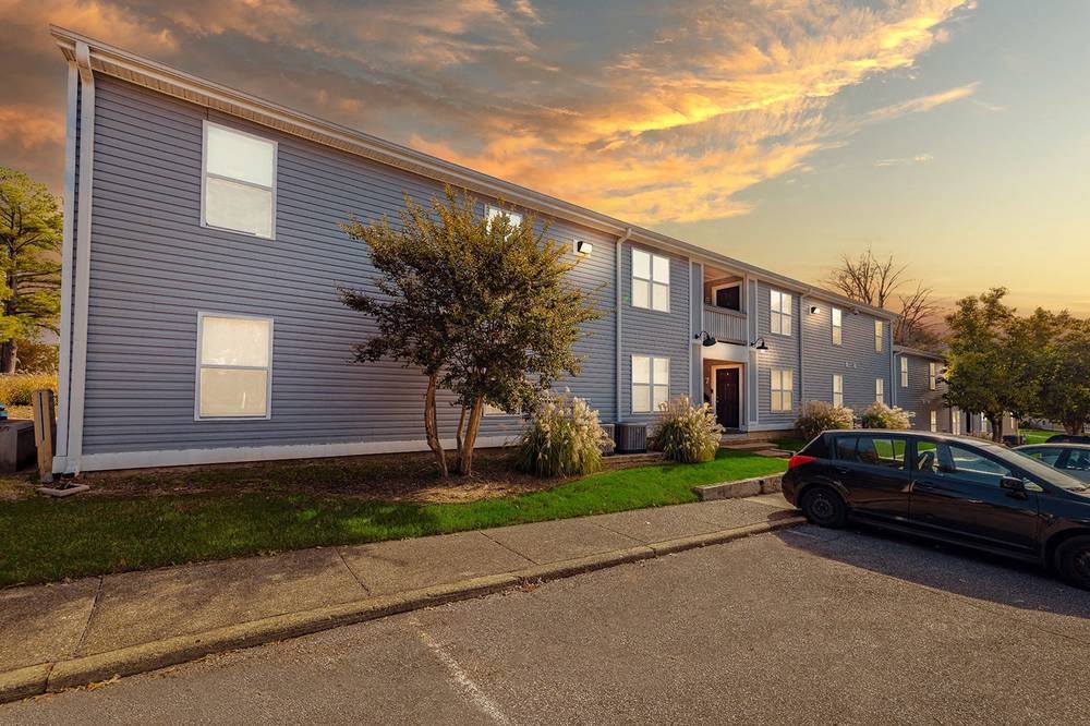 Building exterior Building exterior at Cedar Run Apartments, Memphis, TN