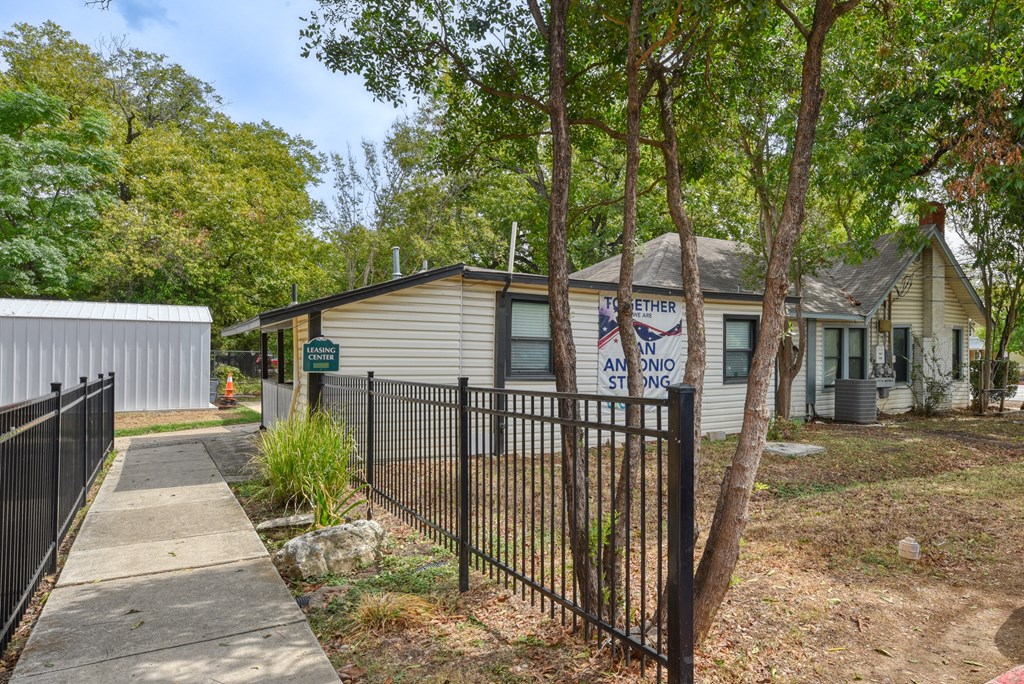 Side walking Space at Mayfield Gardens, Texas